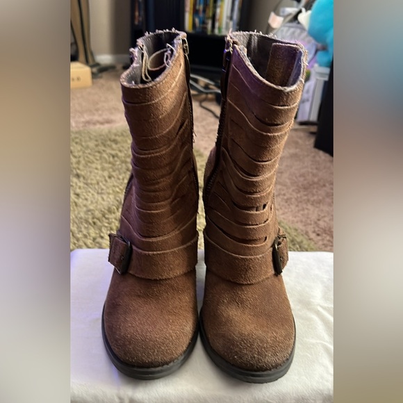 Suede boots Sz 6.5 - Picture 1 of 3